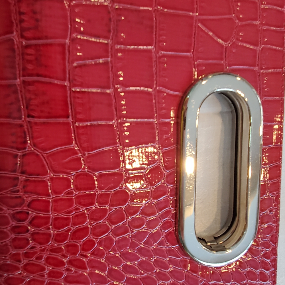 Chic Red Crocodile-Patterned Clutch - image 2